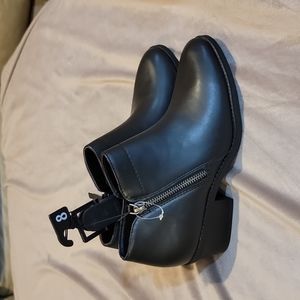 Black zipper bootie sz. 8